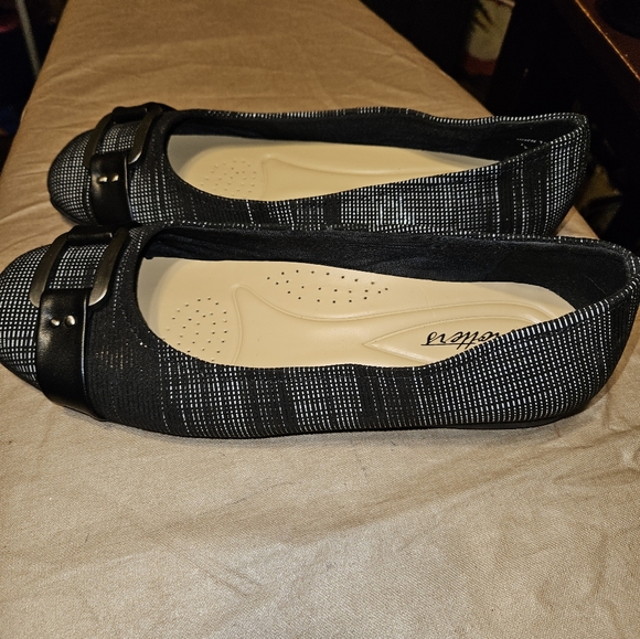 Trotters Women's Sizzle Ballet Flat, Black Linen, Ex wide size 10 - Picture 9 of 10